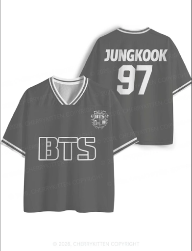 Why Y2K Jerseys Are a Key Piece of the Retro Aesthetic | Cherrykitten Aesthetic Cherrykitten