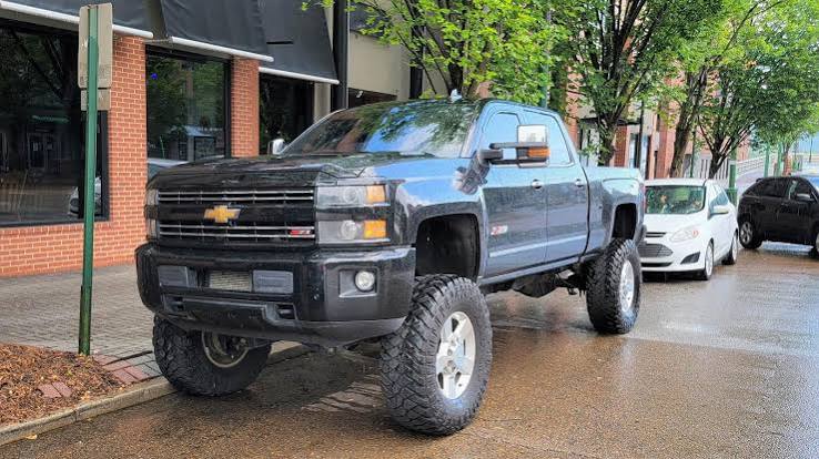 Five Mistakes That Wreck a Lifted Truck’s Ride and Tires